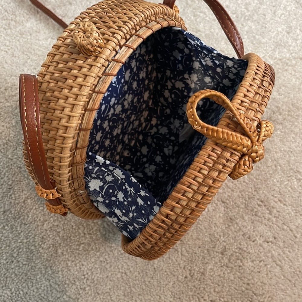 Hand woven purse - Picture 3 of 3
